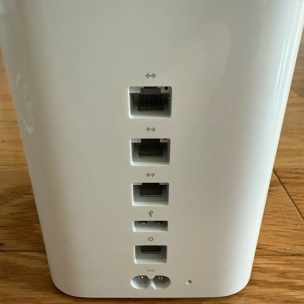 Apple AirPort Extreme Base Station (6th Generation) wireless router